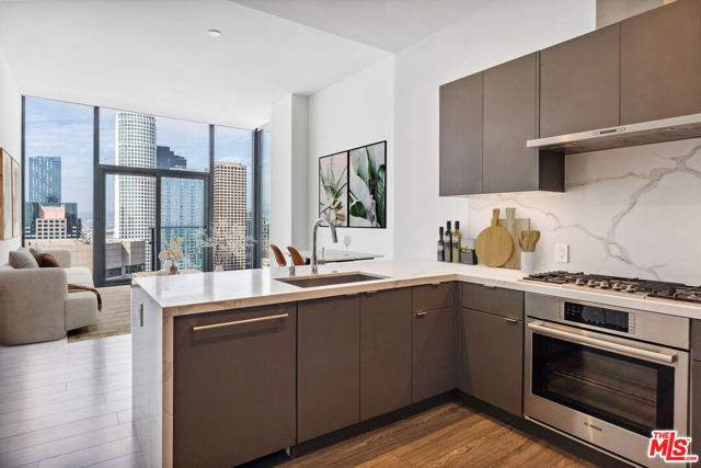 801 S OLIVE Street, Los Angeles CA: https://media.crmls.org/mediaz/ddcb6228-d149-4749-a92a-7e75d9eb6ab5.jpg