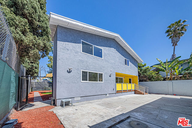 5633 La Mirada Avenue, Los Angeles CA: https://media.crmls.org/mediaz/ddcb8137-3177-4a71-94b9-5318c1b91b67.jpg