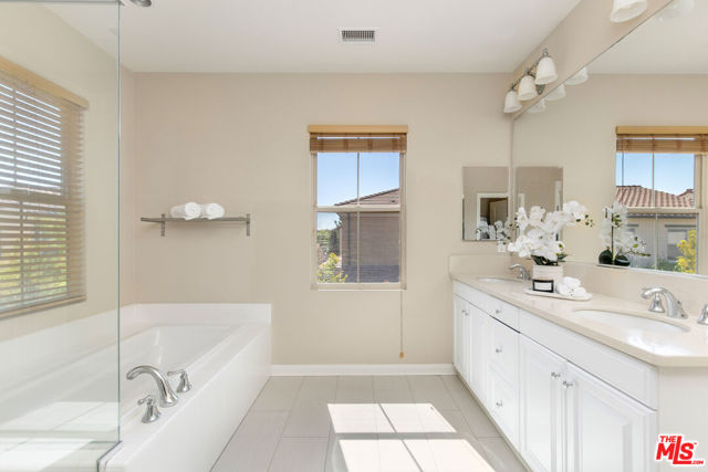 66 Rembrandt, Irvine CA: https://media.crmls.org/mediaz/ddcb837e-79c9-4fbb-bfd4-7dd0b5655dcc.jpg