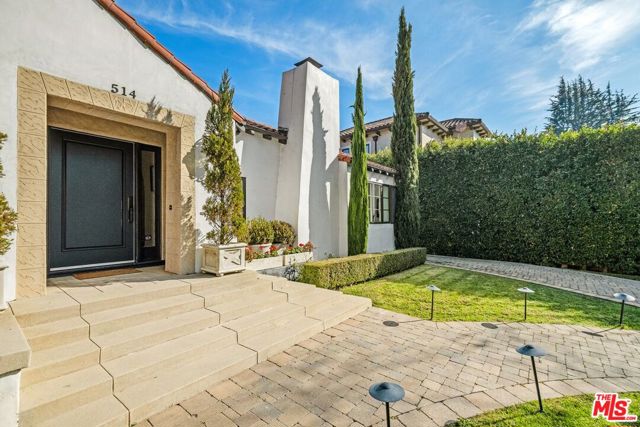 514 N Walden Drive, Beverly Hills CA: https://media.crmls.org/mediaz/ddcbb428-691b-4790-9f77-20cb593ea6a8.jpg