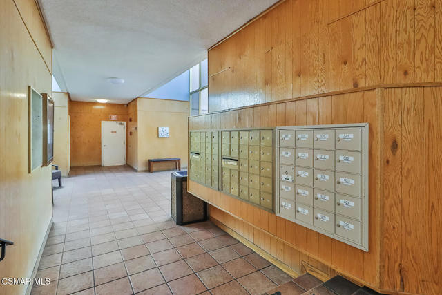 5429 Newcastle Avenue, Encino CA: https://media.crmls.org/mediaz/ddcc0503-6919-4f90-acc1-726869878635.jpg