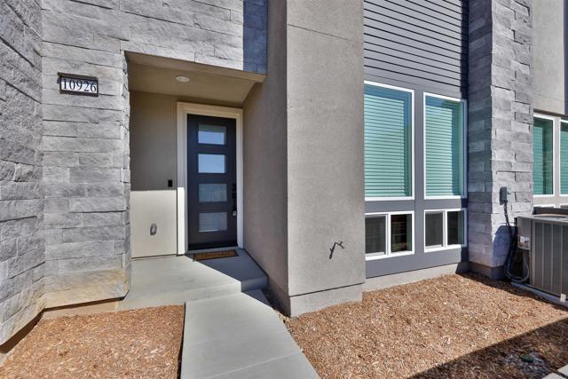 Detail Gallery Image 4 of 21 For 10926 Alderman Way, San Diego,  CA 92126 - 3 Beds | 2/1 Baths