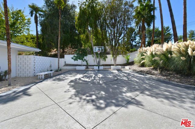 20150 Delita Drive, Woodland Hills CA: https://media.crmls.org/mediaz/ddcda4a1-512f-4c65-a7c6-56502ab55ca0.jpg