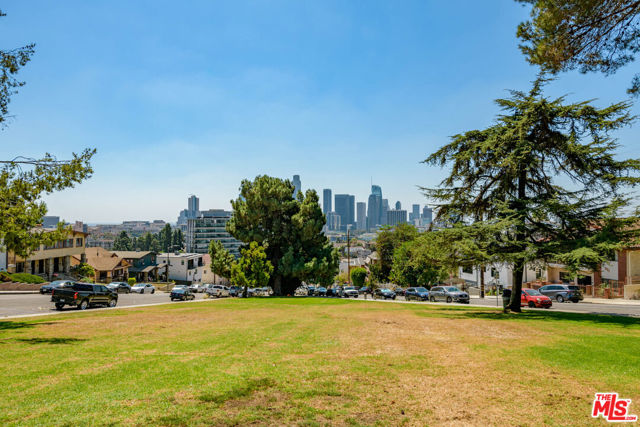 1080 Everett Place, Los Angeles CA: https://media.crmls.org/mediaz/ddcdbeb4-8b60-41dd-ac30-51336cb705b9.jpg