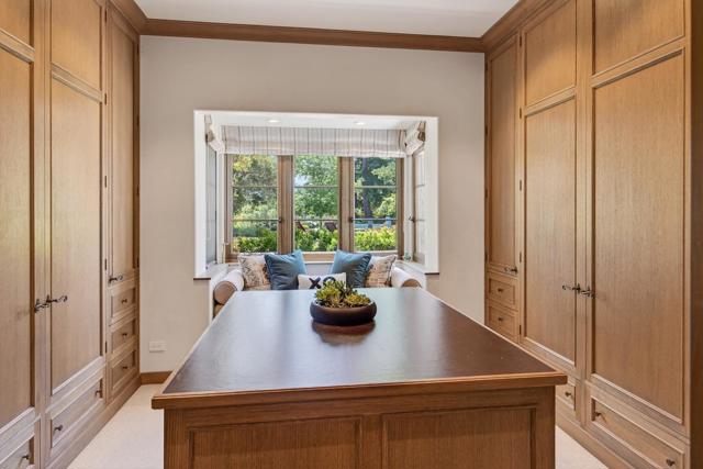 180 Farm Road, Woodside CA: https://media.crmls.org/mediaz/ddce50dd-6e7e-4225-b2e6-0ee500ee1ebc.jpg