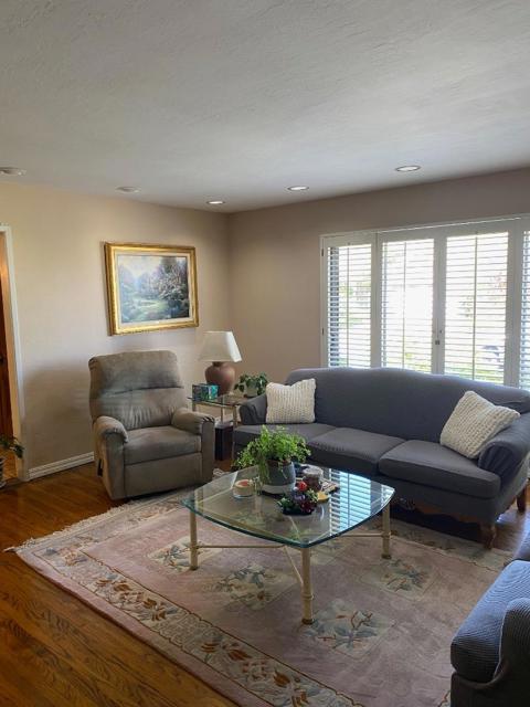 1683 Escalante Way, Burlingame CA: https://media.crmls.org/mediaz/ddcefb58-8291-416d-ab46-b882457e852f.jpg