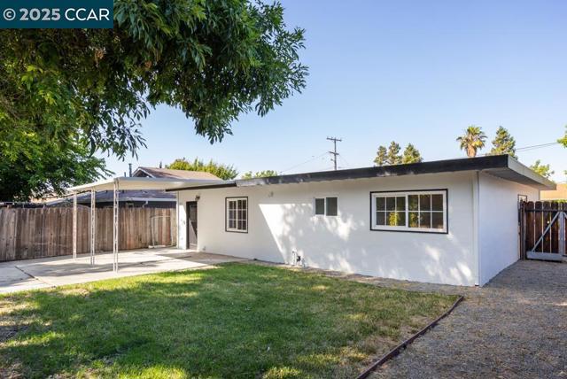 4192 Valley Ave, Martinez CA: https://media.crmls.org/mediaz/ddcf6f2d-83b7-4718-86fd-d7dcca411e2f.jpg