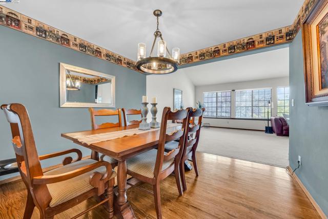 22 Cobblestone Ct, San Ramon CA: https://media.crmls.org/mediaz/ddcf73a3-a791-4bdc-b7e0-e61436ccc54a.jpg