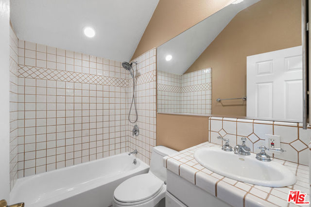 26065 Bellis Drive, Valencia CA: https://media.crmls.org/mediaz/ddcfe40c-a7fa-4f43-8c0d-861ac3036d9f.jpg