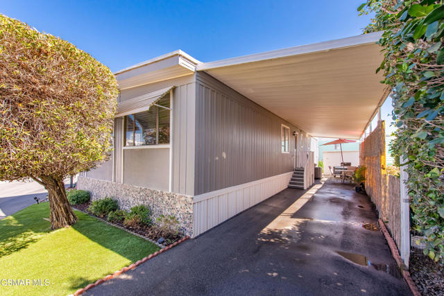 4388 Central Avenue, Camarillo CA: https://media.crmls.org/mediaz/ddcff45e-71eb-4092-90df-7609df4a6cc4.jpg