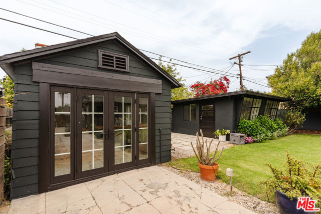 2709 S Harcourt Avenue, Los Angeles CA: https://media.crmls.org/mediaz/ddd07973-ed6f-4f2f-83a1-d8baa55c1007.jpg