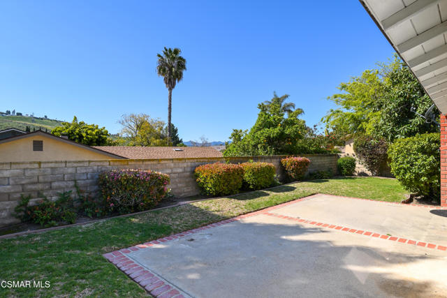 2202 Park Place, Thousand Oaks CA: https://media.crmls.org/mediaz/ddd094e3-c8d4-4d47-9c93-9eafa7f5935e.jpg