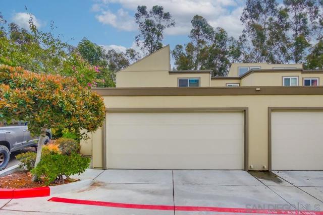 10565 Caminito Basswood, San Diego CA: https://media.crmls.org/mediaz/ddd0ff5c-5580-47f5-8fd4-41a8e11d6671.jpg