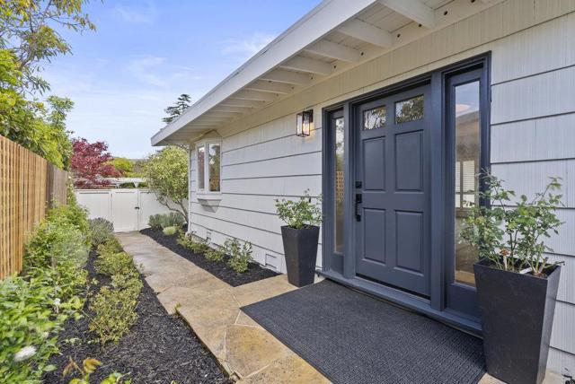 329 San Rafael Avenue, Belvedere CA: https://media.crmls.org/mediaz/ddd120e5-2200-416c-a95d-167ccd444df5.jpg