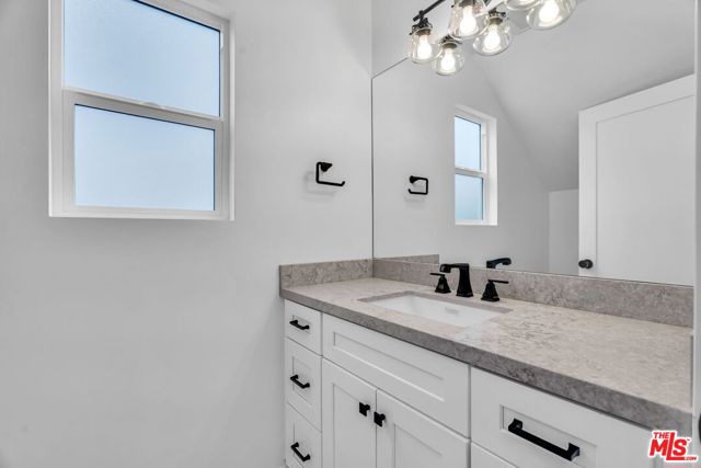 4308 Victoria Park Drive, Los Angeles CA: https://media.crmls.org/mediaz/ddd2061b-3b4a-4050-8932-1a56e6766cb4.jpg