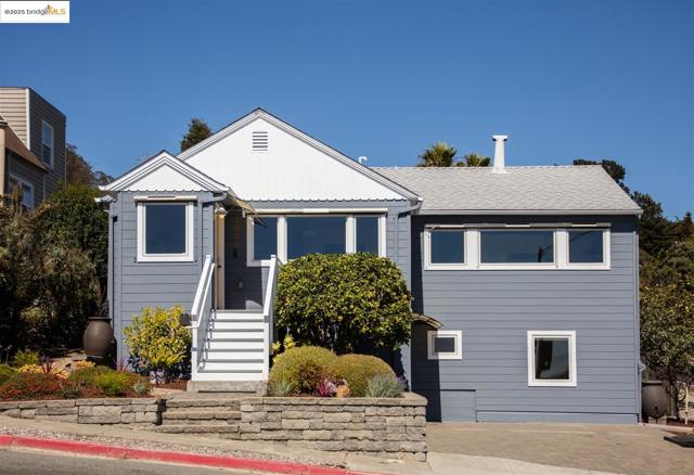1000 Navellier St, El Cerrito CA: https://media.crmls.org/mediaz/ddd2610d-7015-4060-b2e6-8d2fcab284cf.jpg