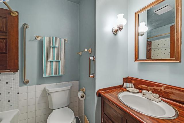 2211 College Avenue, Livermore CA: https://media.crmls.org/mediaz/ddd29b50-db4d-498f-8dd0-5f3d87a54d8f.jpg