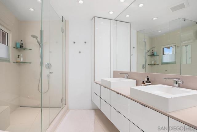 1729 Coast Blvd, Del Mar CA: https://media.crmls.org/mediaz/ddd32a78-51a4-4aa1-8e5e-d0e52ef462af.jpg