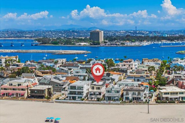 2740 Ocean Front Walk, San Diego CA: https://media.crmls.org/mediaz/ddd34d59-83ed-417a-bcf3-c1be951ef91c.jpg