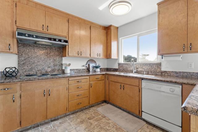 478 Paloma Avenue, Pacifica CA: https://media.crmls.org/mediaz/ddd37087-86a3-4b41-9198-a5d4c5e58ec4.jpg