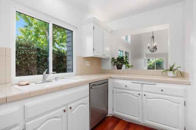 814 Okra Court, Carlsbad CA: https://media.crmls.org/mediaz/ddd44257-f9a0-45c9-8c0e-243f530a9480.jpg