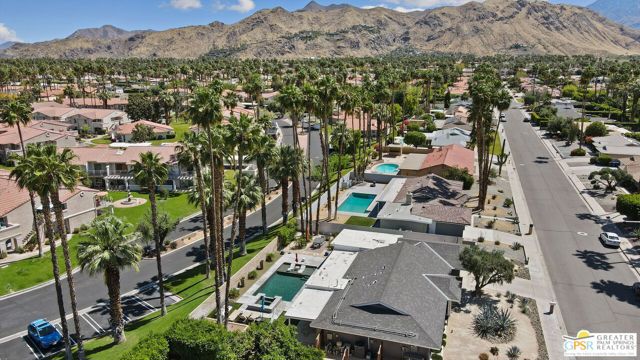 1186 S San Joaquin Drive, Palm Springs CA: https://media.crmls.org/mediaz/ddd45784-1ca1-4137-bd84-2a05e2cec90a.jpg