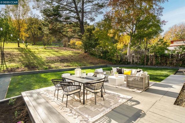 3337 S Lucille Ln, Lafayette CA: https://media.crmls.org/mediaz/ddd46bc1-2289-4b42-a0de-37b2e7993afa.jpg