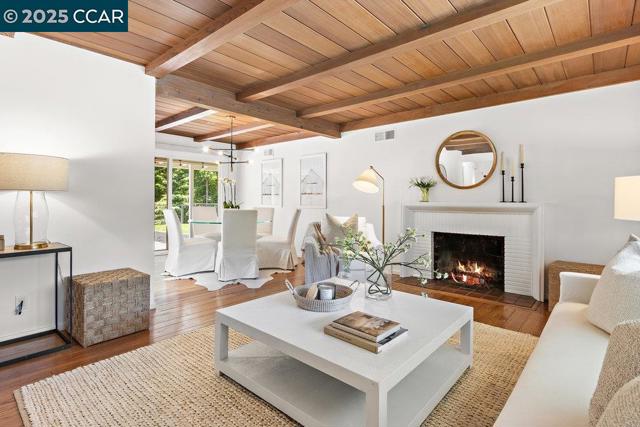 180 Ivy Drive, Orinda CA: https://media.crmls.org/mediaz/ddd4a19d-14f6-4725-a618-9fece9692ed2.jpg
