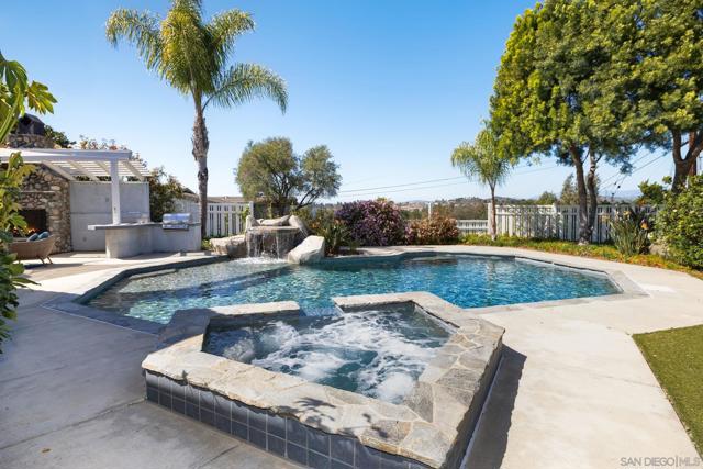 16334 Woodson View Rd, Poway CA: https://media.crmls.org/mediaz/ddd4a78a-97e8-4662-9bcd-a0e3c9c6f01f.jpg