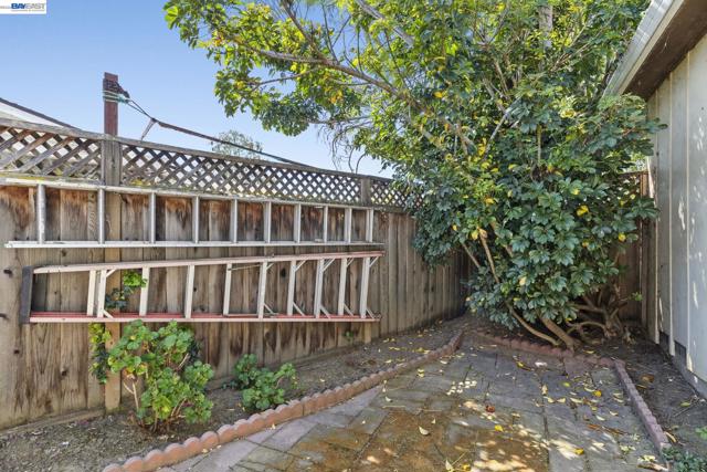 Image 39 of 46 For 35446 Cleremont Dr