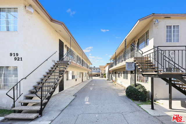 919 Carob Way, Montebello CA: https://media.crmls.org/mediaz/ddd571a4-f5cb-4ef1-a9ad-a687a7f04f68.jpg