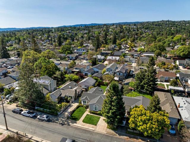 416 Upton Street, Redwood City CA: https://media.crmls.org/mediaz/ddd57586-1b50-4cd9-9fc9-08feb1e7c423.jpg