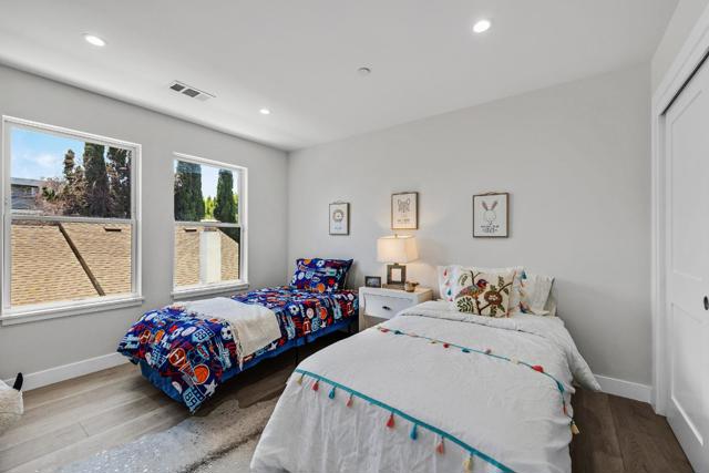 35 Arch Street, Redwood City CA: https://media.crmls.org/mediaz/ddd5b9ad-bdfe-402f-9857-f7bc86278f27.jpg