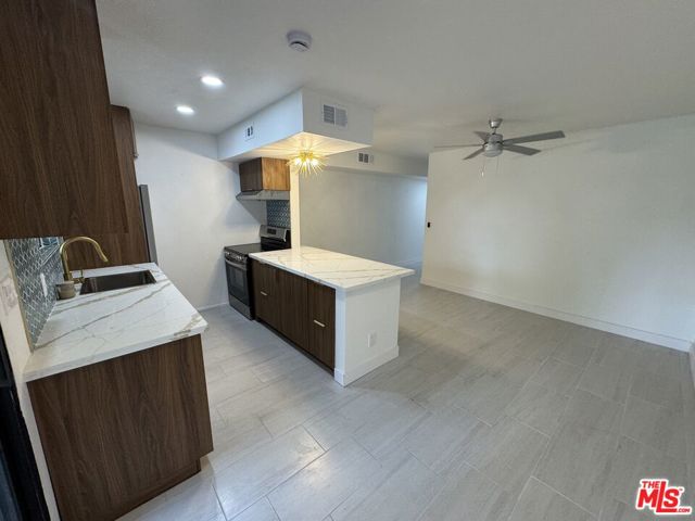5300 E Waverly Drive, Palm Springs CA: https://media.crmls.org/mediaz/ddd5cd44-7343-4b29-bc7a-d56e9736a642.jpg