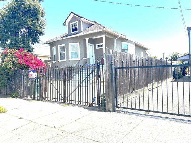 1610 85th Avenue, Oakland CA: https://media.crmls.org/mediaz/ddd72110-4f84-41c0-9696-74c6d13c5ba0.jpg