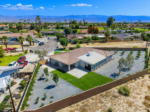79869 Hummingbird Lane, La Quinta CA: https://media.crmls.org/mediaz/ddd747b4-c7e4-4607-82a5-c38eb5d36960.jpg