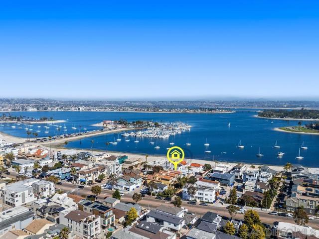 814 Kingston Ct, San Diego CA: https://media.crmls.org/mediaz/ddd77577-c942-4cdf-8463-9eb3b47dd486.jpg
