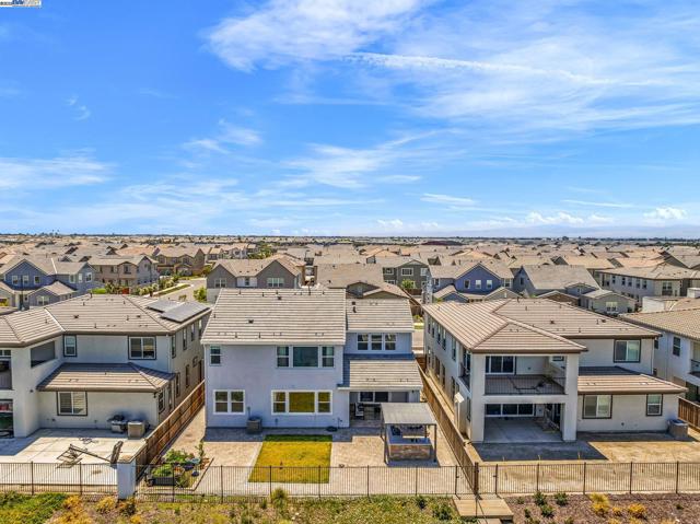 2859 Wylin Blvd, Lathrop CA: https://media.crmls.org/mediaz/ddd87669-3e97-44b8-89e8-380331e756e2.jpg