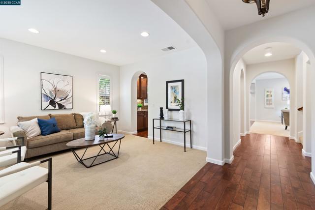 5214 Kenilworth Way, San Ramon CA: https://media.crmls.org/mediaz/ddd89458-a2d0-49ad-a762-4f4506e49163.jpg
