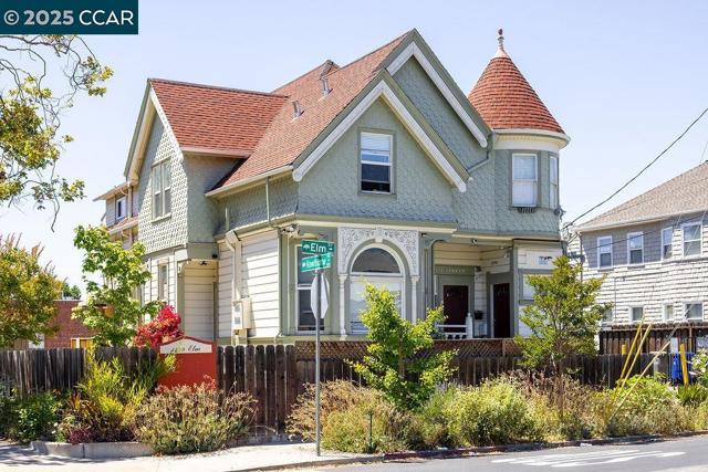 3229 Elm, Oakland CA: https://media.crmls.org/mediaz/ddd8de12-13ce-41c1-8345-b8c459b44a30.jpg