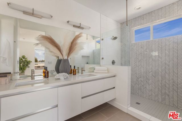 11724 Culver Boulevard, Los Angeles CA: https://media.crmls.org/mediaz/ddd9233f-196d-4e61-8fde-6bfd5aaab202.jpg