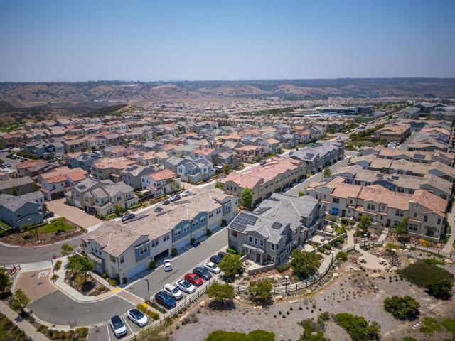 1257 Calle Datura, Chula Vista CA: https://media.crmls.org/mediaz/ddd94001-0346-4365-b371-be71d71bd5b2.jpg