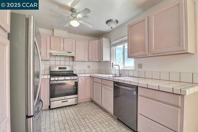 2465 Buena Vista Ave, Walnut Creek CA: https://media.crmls.org/mediaz/ddd9ef4a-94ba-4698-ac00-b24ada76f979.jpg