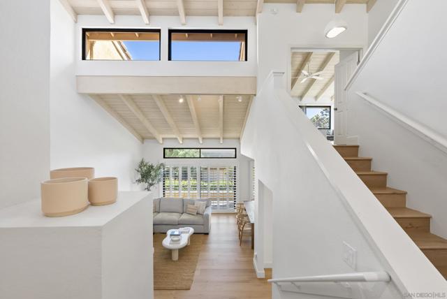 6489 Caminito Catalan, La Jolla CA: https://media.crmls.org/mediaz/ddd9f6d1-0ec3-4817-b9b9-0f7db05b04af.jpg