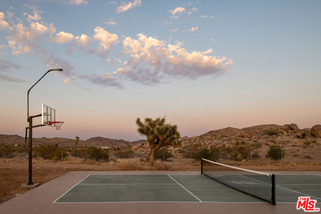59855 Security Drive, Yucca Valley CA: https://media.crmls.org/mediaz/ddda36a2-8da4-4ba3-a988-d452c16ddeec.jpg