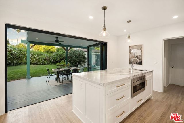950 N Holliston Avenue, Pasadena CA: https://media.crmls.org/mediaz/ddda677c-27e6-4aa5-b72e-e1ec5a616d73.jpg