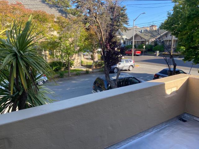 305 Catalpa Street, San Mateo CA: https://media.crmls.org/mediaz/ddda99a6-01e4-4829-afb0-03ad558c4a7c.jpg