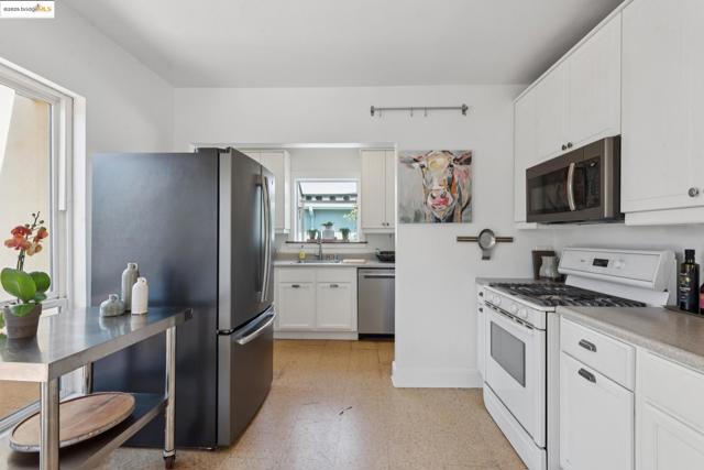 2721 Best Ave., Oakland CA: https://media.crmls.org/mediaz/dddaae1f-ecbd-435b-a3b9-3fa6b1258e96.jpg