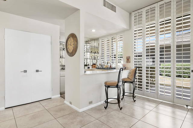 5 Fordham Court, Rancho Mirage CA: https://media.crmls.org/mediaz/dddafab9-680f-4399-a493-b0f5428d0c01.jpg
