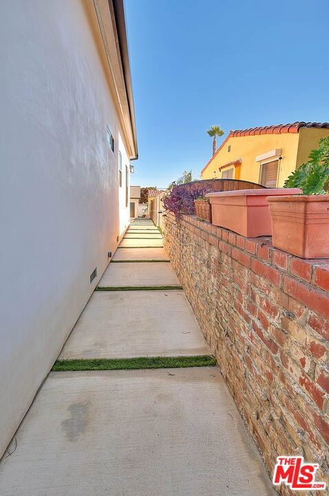 4516 W 63rd Street, Los Angeles CA: https://media.crmls.org/mediaz/dddb135e-8448-4203-8227-9e89b4f9c32c.jpg